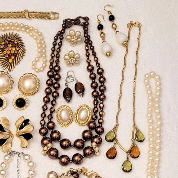 Gorgeous Grandmother Jewelry Lot - Picture 8 of 13